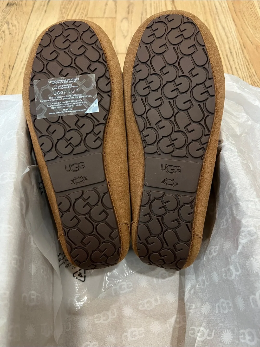 Brand New Kids UGG Chestnut Suede Moccasin Slippers with Shearling Size 4